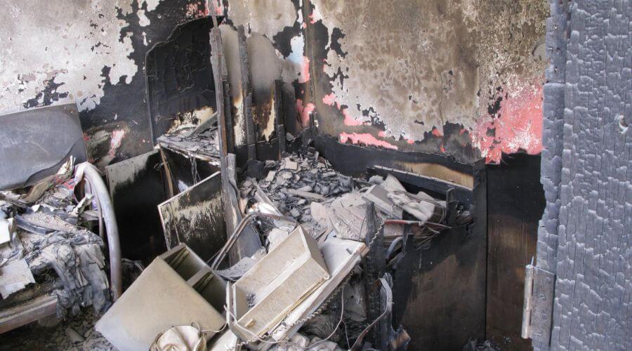 Why choose water damage restoration service for burst pipe water damage in Tacoma